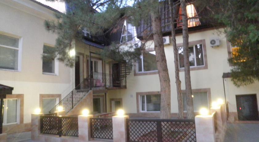 Гостевой дом Inn Tri Sosny Феодосия