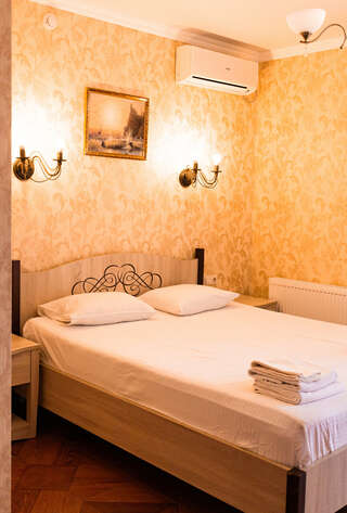 Гостевой дом Три сосны Феодосия Двухместный номер с 1 кроватью или 2 отдельными кроватями-4