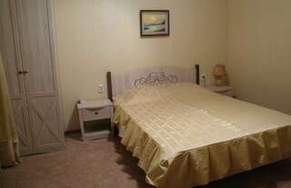 Гостевой дом Три сосны Феодосия Двухместный номер с 1 кроватью или 2 отдельными кроватями-12