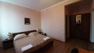 Гостевой дом Три сосны Феодосия Двухместный номер с 2 отдельными кроватями-3