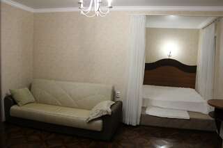 Гостевой дом Три сосны Феодосия Люкс-8