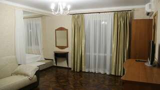 Гостевой дом Три сосны Феодосия Люкс-7